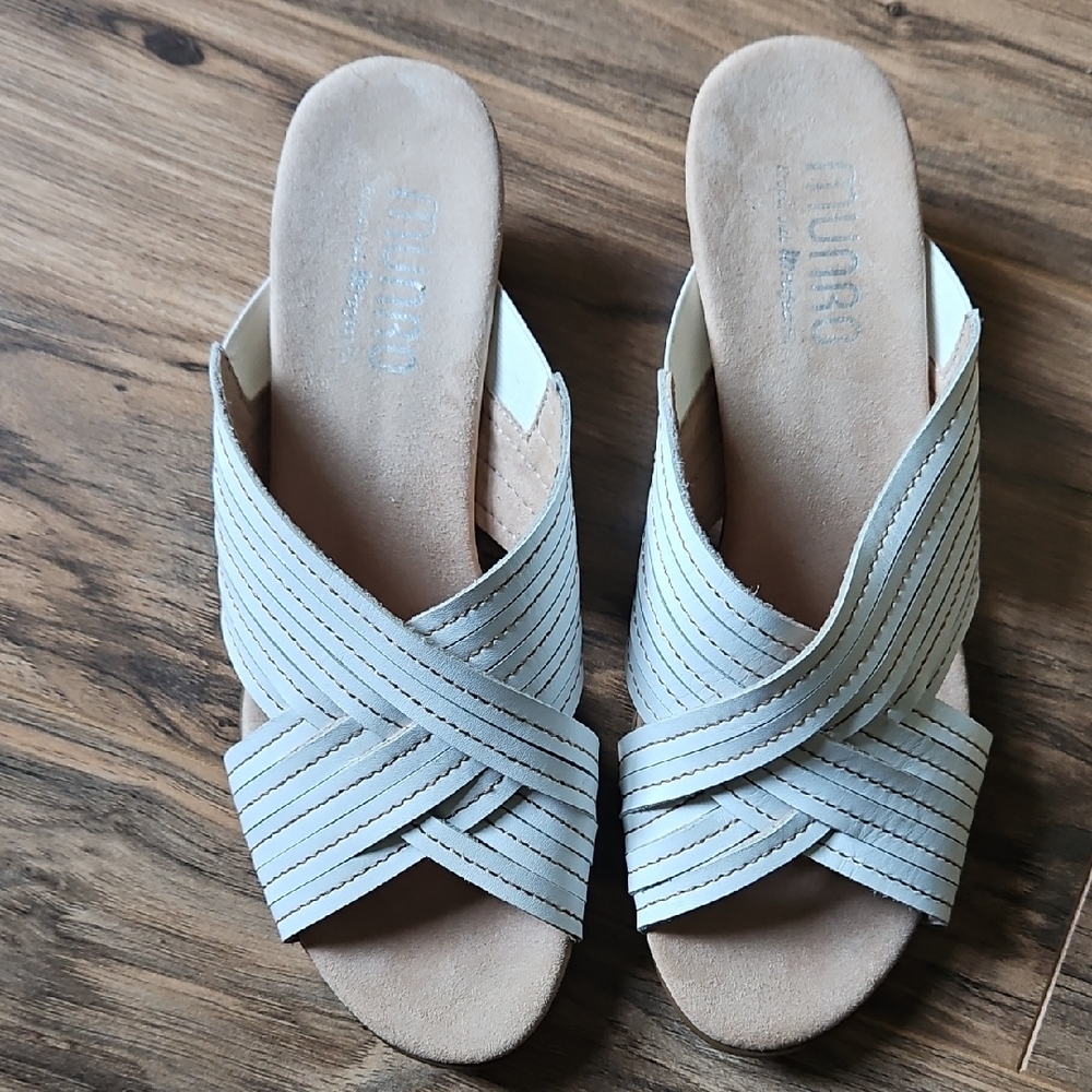 Munro Women's White Kelsey Crisscross Kitten Heel Slide Sandals